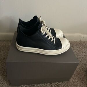 Rick Owens EU-42  . Only Worn once ! Love them I just got them a size to big.